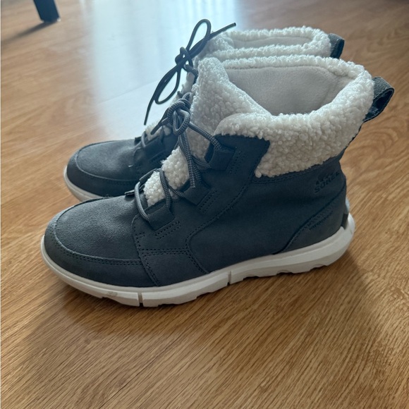 Sorel White Fur-Lined Boots - Picture 3 of 5